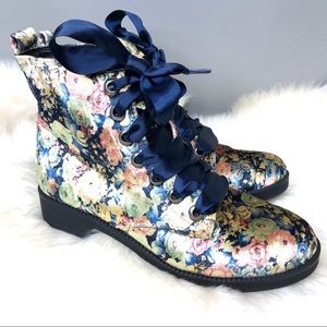 Dirty Laundry Multi color Floral velvet boot S 7.5